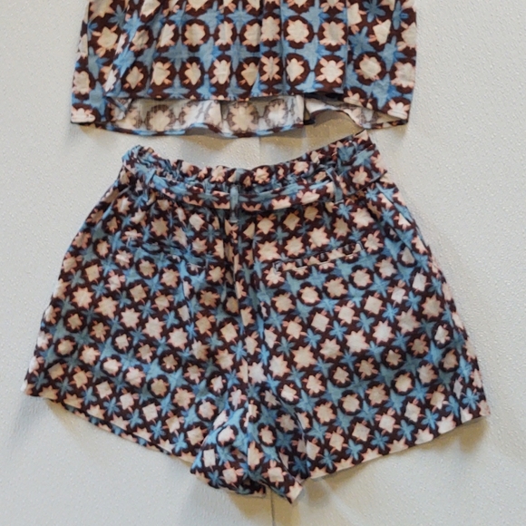 Loft Paperbag Pull On Shorts In Sunwashed Floral Linen Blend - Picture 6 of 7